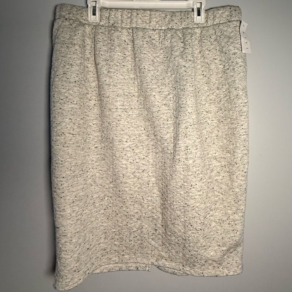 NWT LIVI for Lane Bryant Women Skirt Size 18/20 Comfort